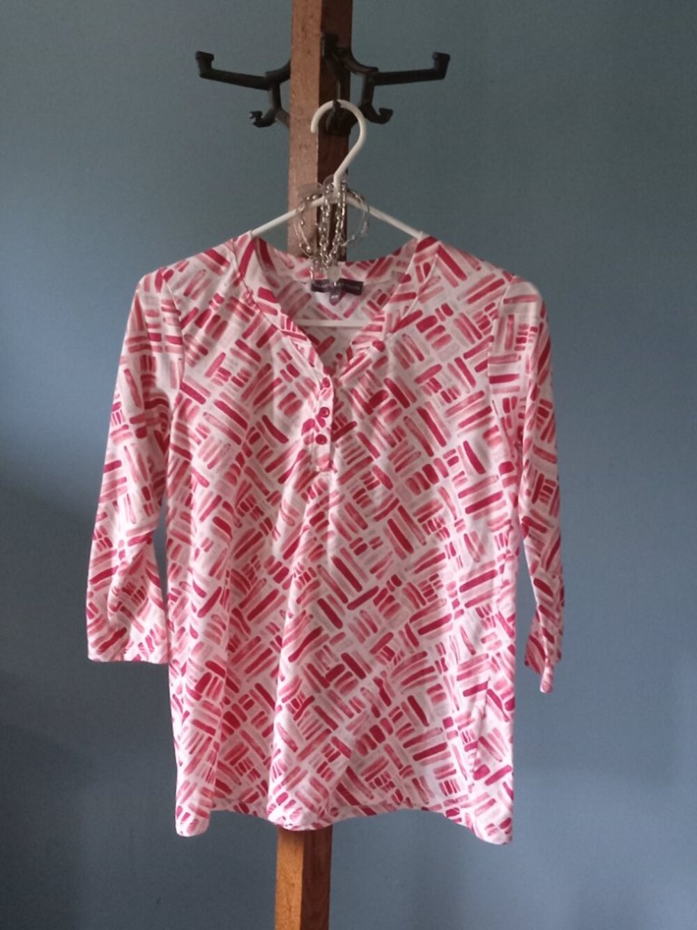 Ladies Classic Editions soft mid length sleeve shirt size medium & bracelets